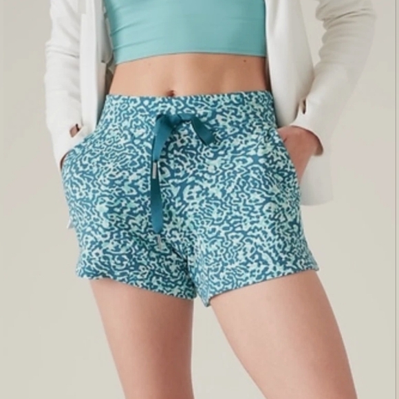 Athleta Pants - ATHLETA - BALANCE 4" SHORTIE